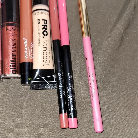 makeup bundle - Picture 3 of 3